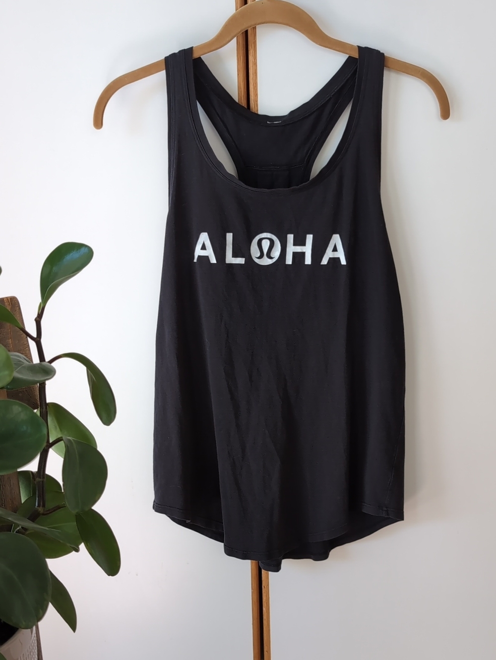 Lululemon Aloha Hawaiian Love Tank *Pleated 8 Black White